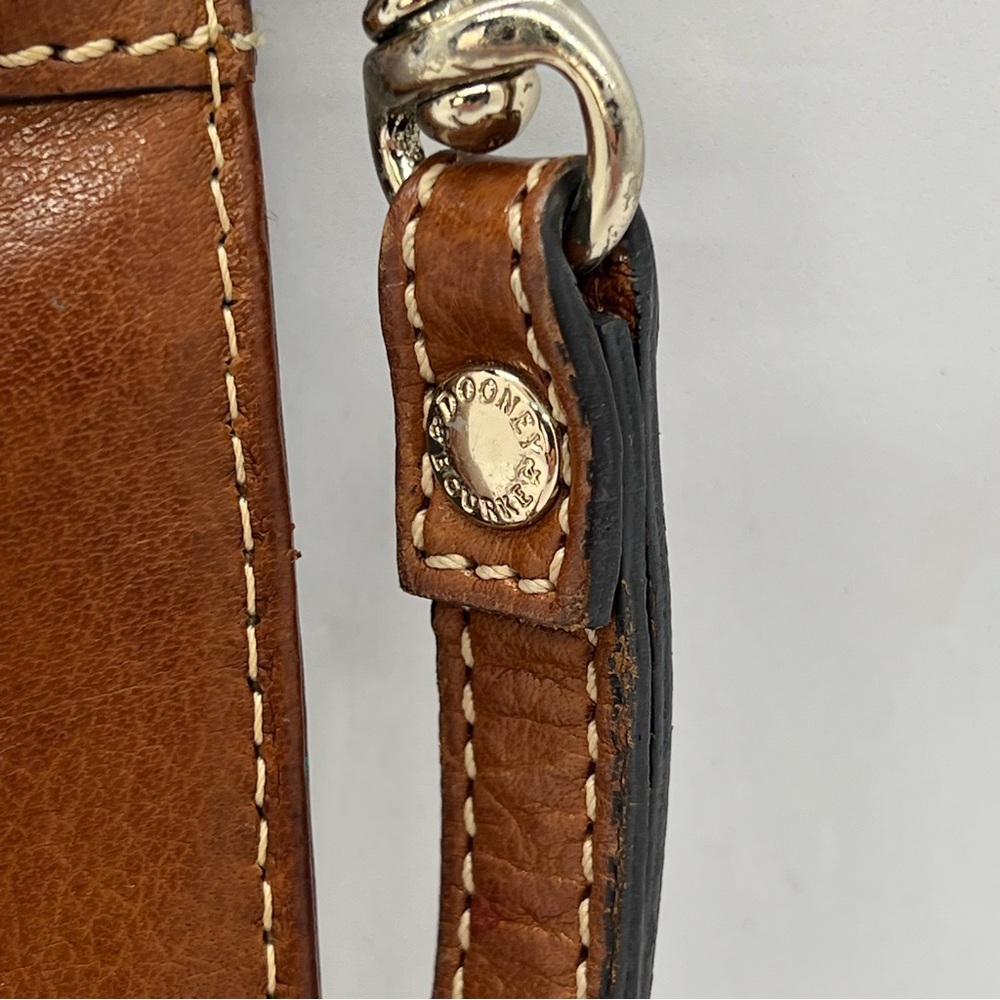 Dooney & Bourke Brown Leather Wristlet Zip Clutch Wallet | Classic Logo | EUC - Picture 4 of 11